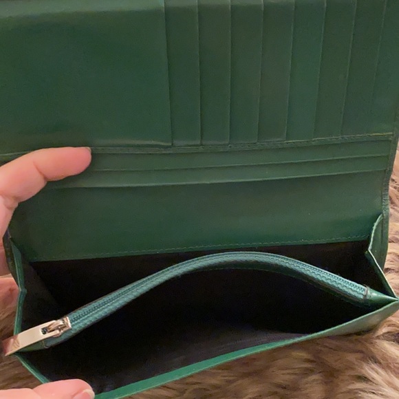 Salvatore Ferragamo green wallet - Picture 4 of 6